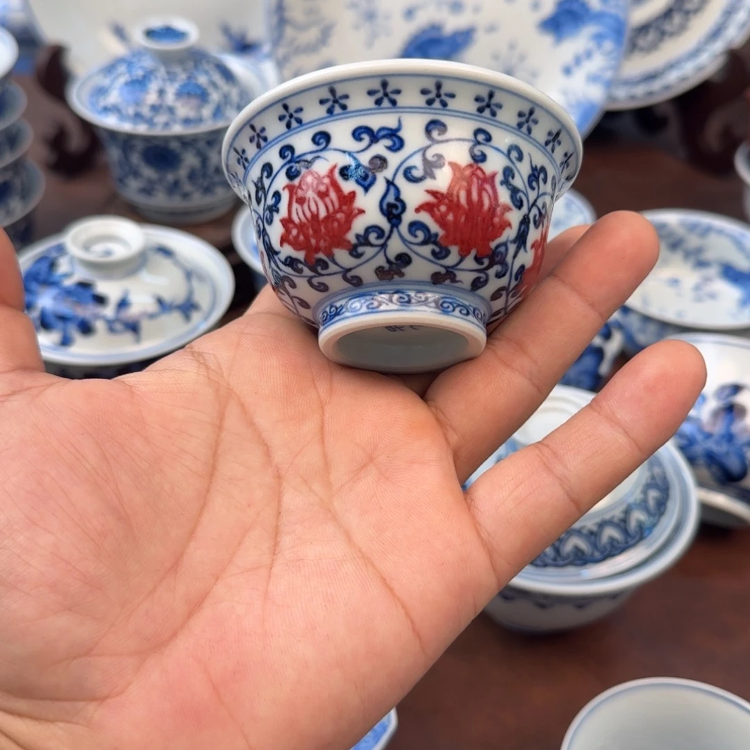 陶摆件小压手缠枝莲釉里红