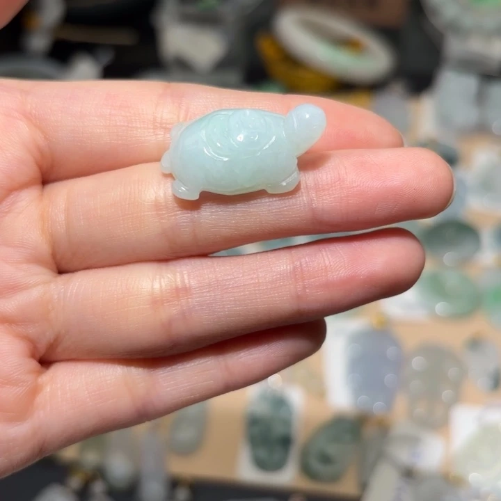 颈饰未镶嵌翡翠富甲一方