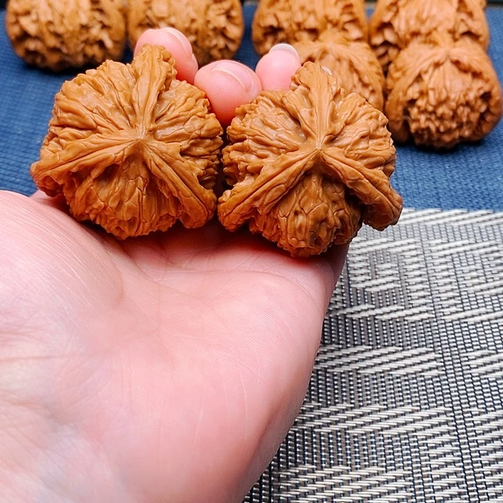 工***具文玩核桃吊坠三棱