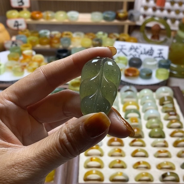 翛****岫玉未镶嵌戒圈岫玉