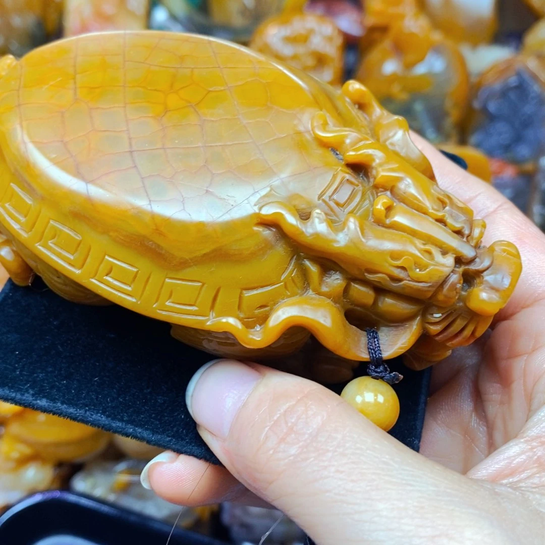 未镶嵌石英质玉（黄龙玉）颈饰