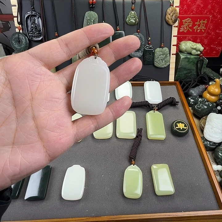 金***水玉白圆头三五无事牌