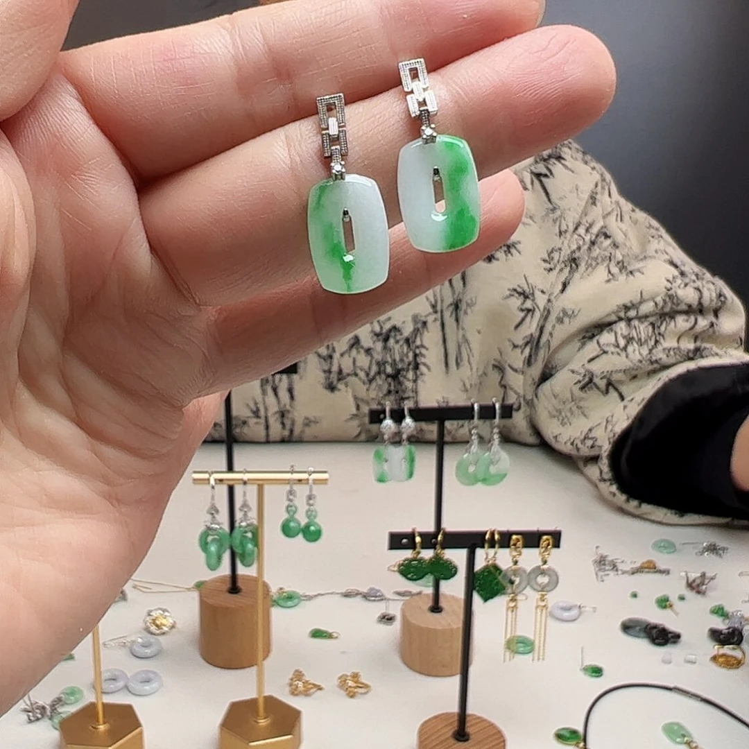 翡翠铂Pt900镶嵌耳饰天然翡翠