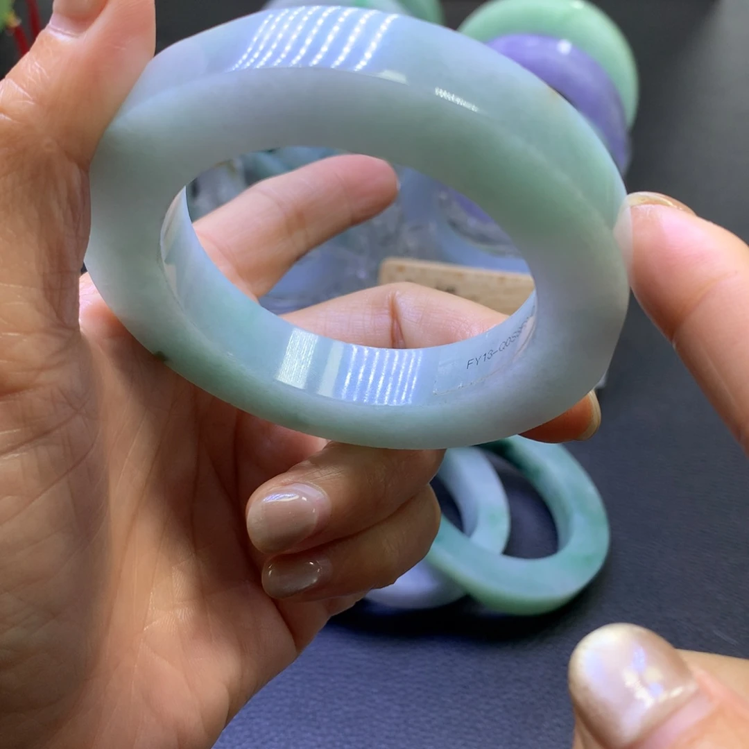 未镶嵌手镯定制翡翠向****聊