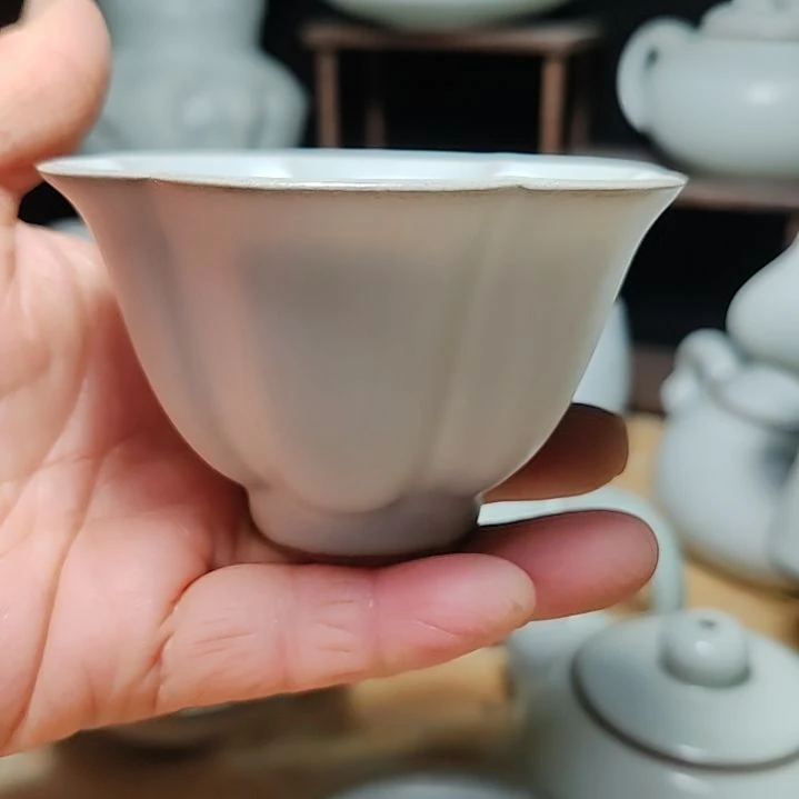 官瓷月白釉主人杯