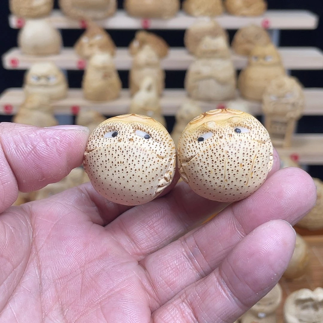 竹竹根雕金蟾手球