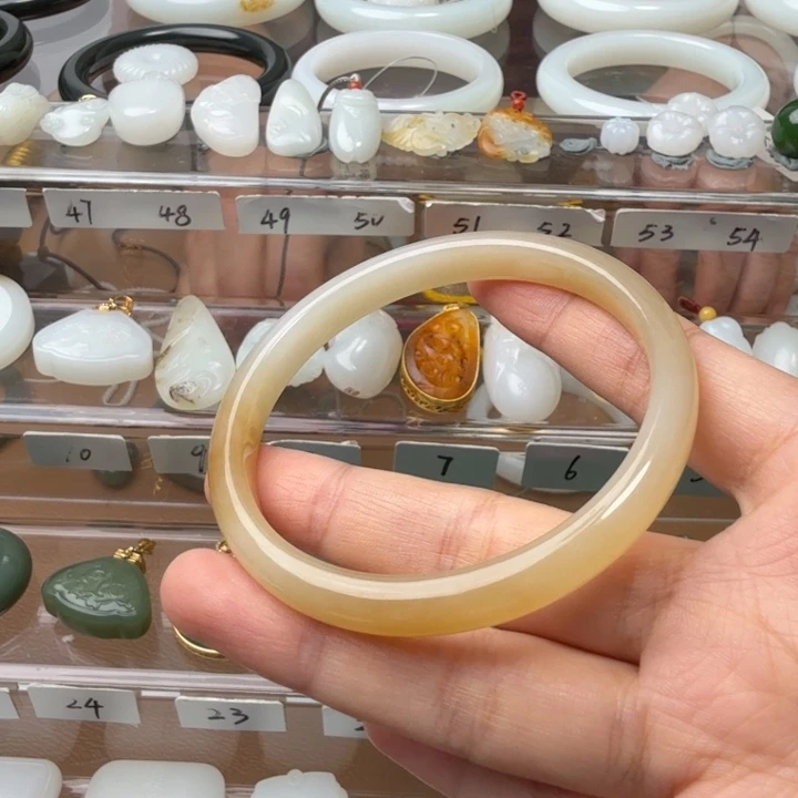 和田玉未镶嵌颈饰新疆和田糖白手镯圈口58