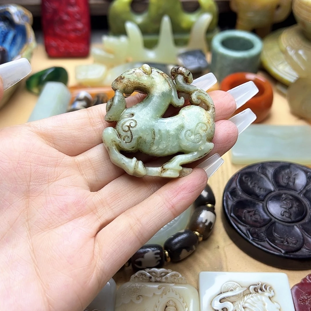 蛇纹石玉未镶嵌颈饰