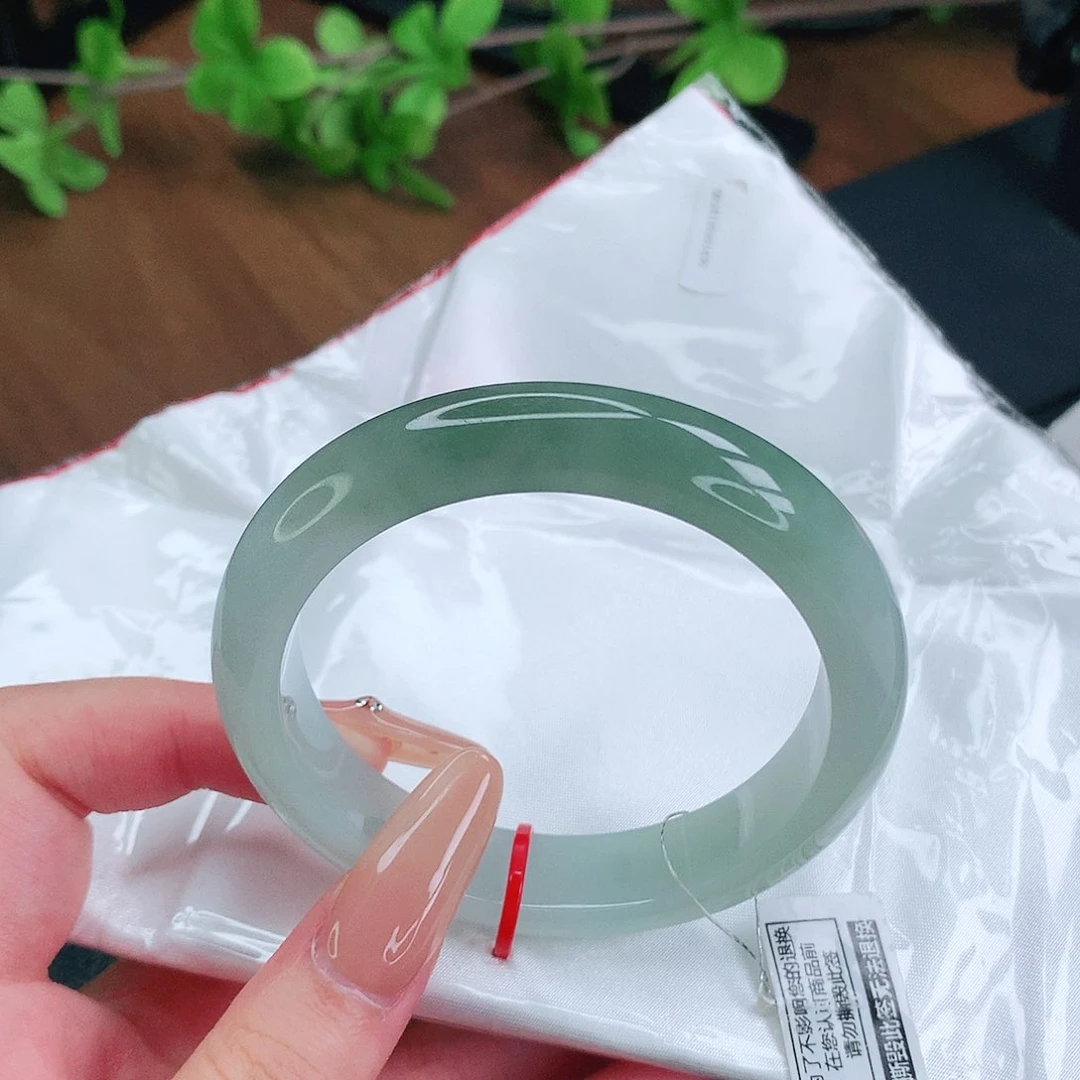 翡翠手镯未镶嵌55圈