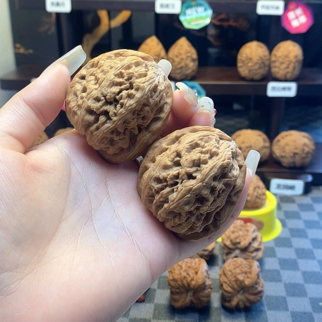 核桃把件大尺寸华北将军膀卡边45白茬（单只微修）