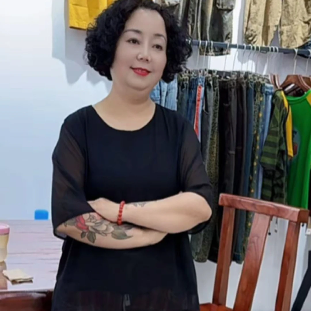 汝州喷姐2025夏季新款雪纺时尚洋气中袖上衣