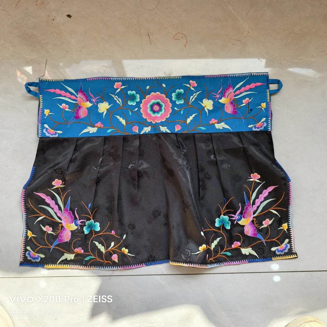 新款少数民族风孔雀蓝刺绣围腰下摆黑色底配花鸟刺绣图案机绣工艺