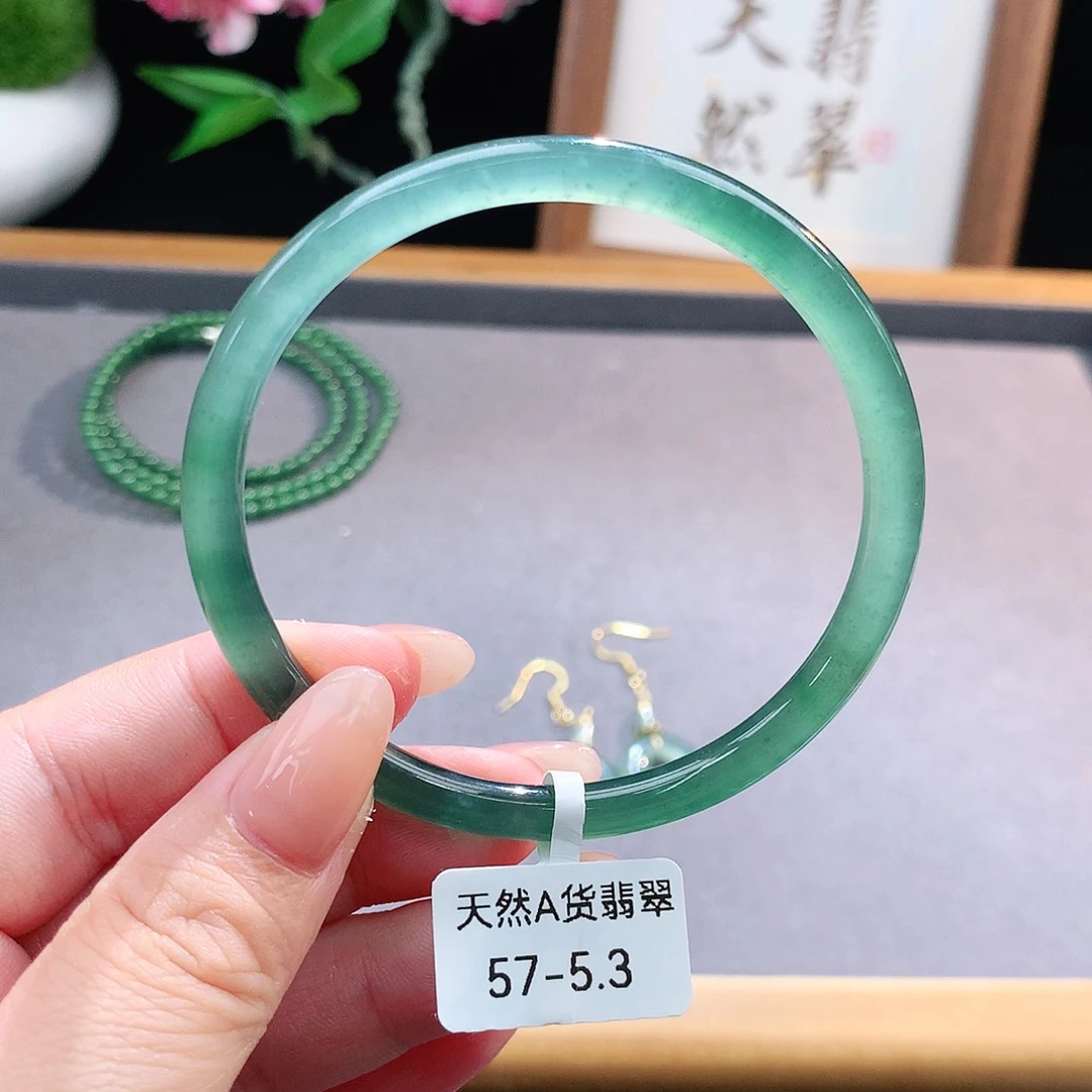 未镶嵌手镯（圆镯）翡翠