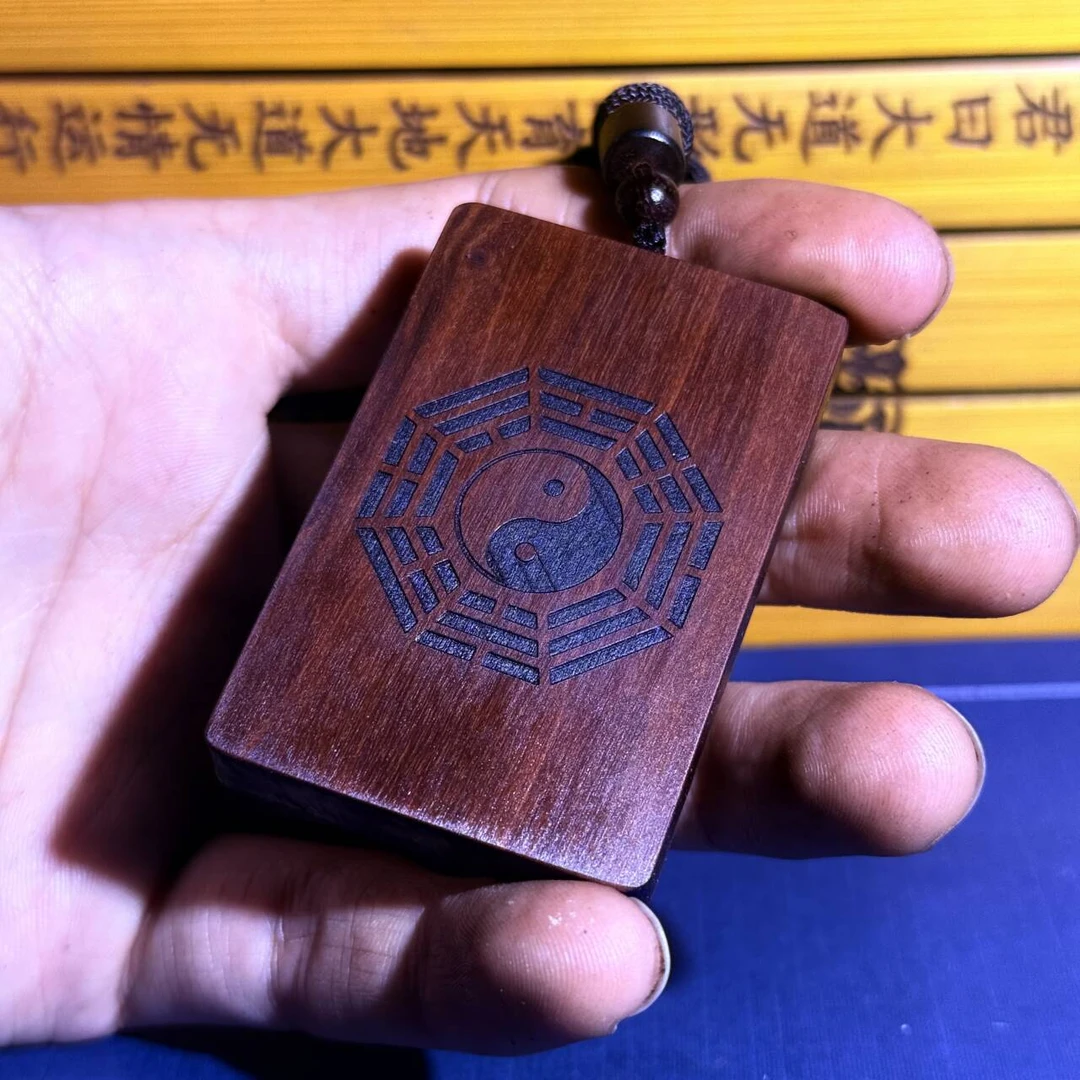 雷击枣木八卦木雕手把件