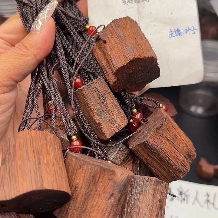 藤类降真香缅甸东枝料紫红油吊坠1.99