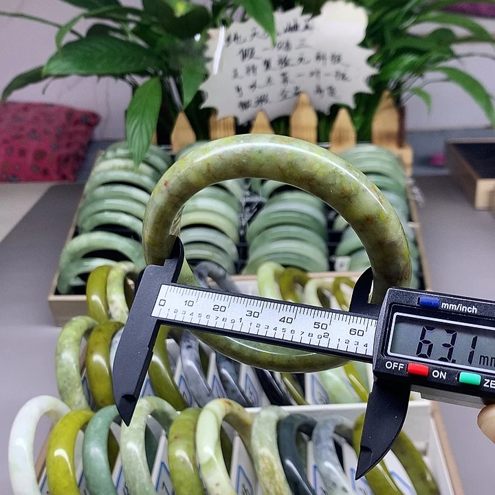 未镶嵌蛇纹石玉手镯35