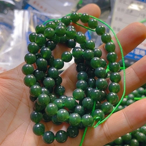 蛇纹石玉颈饰未镶嵌金*