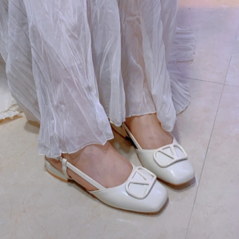 方圆头平底百搭浅口一脚蹬一字带气质时尚舒适小皮鞋女鞋春夏款