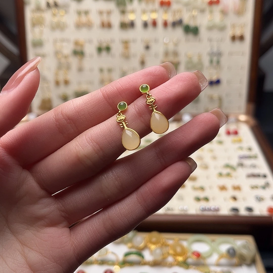 和田玉未镶嵌耳饰