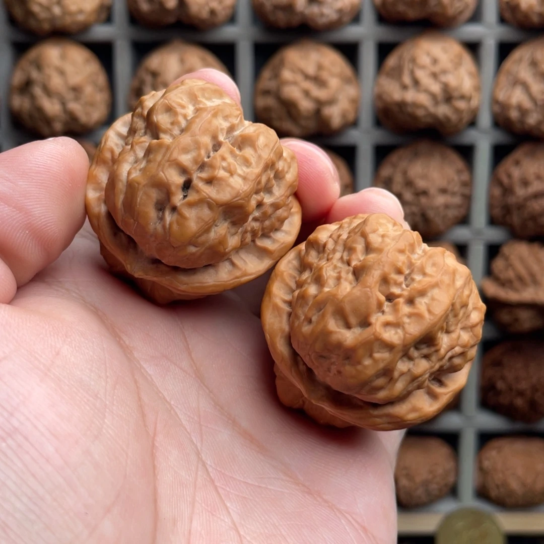 把件核桃40左右无修微黄尖蛤蟆头