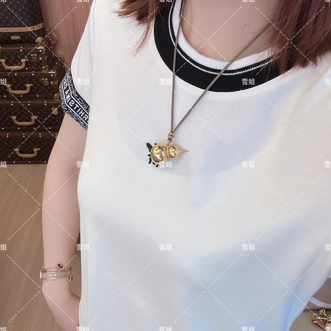 雪姐服饰「黑蜜蜂T恤」刺绣小蜜蜂圆领T恤撞色领口宽松百搭上衣