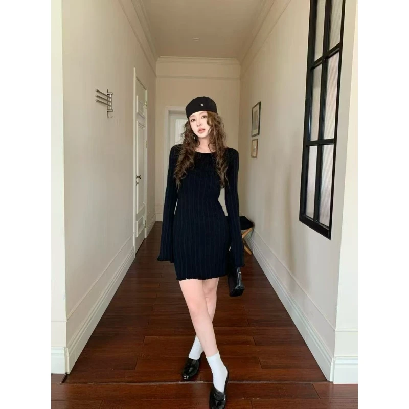 黑色针织连衣裙秋冬2026新款小个子气质修身显瘦赫本风内搭打底裙