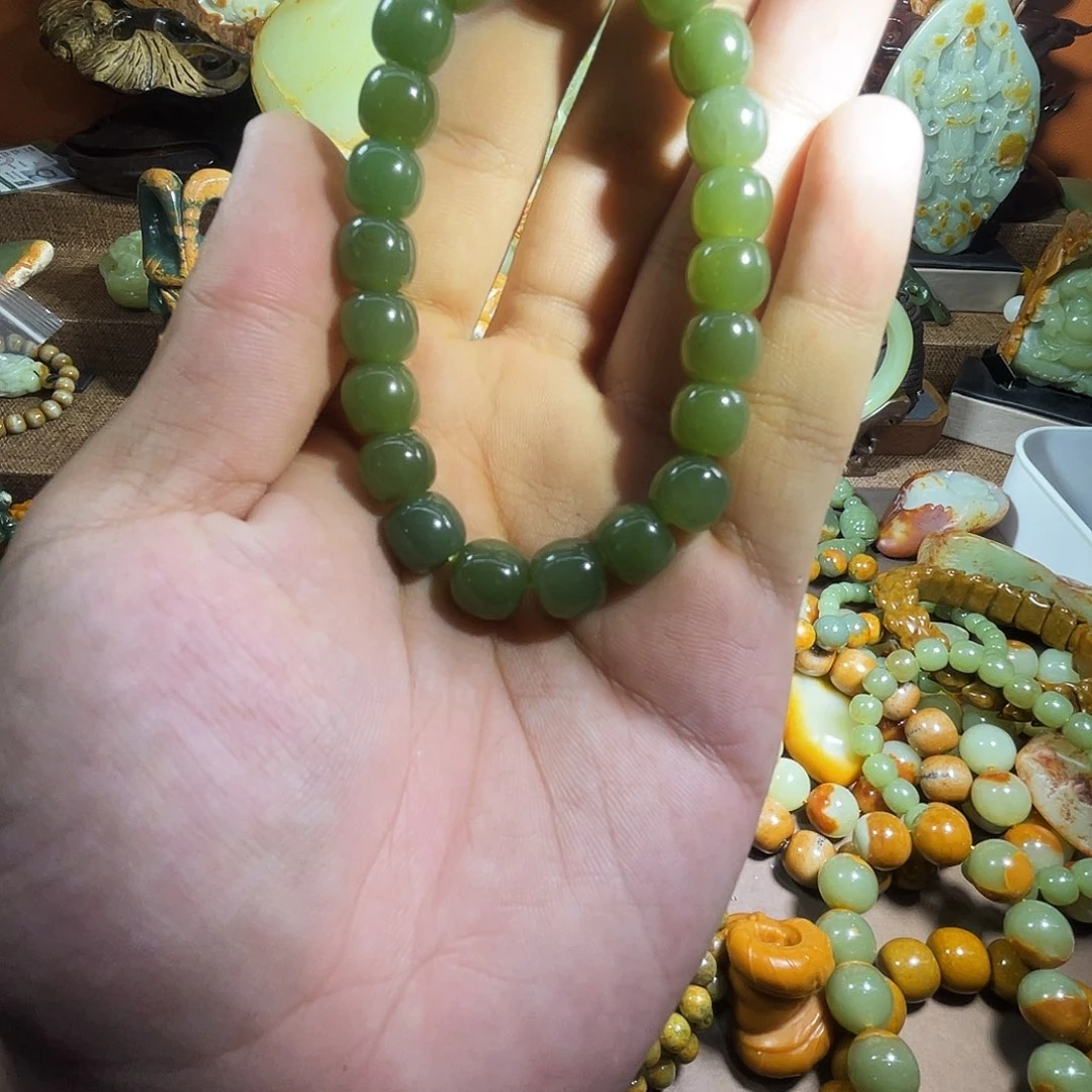 透闪石质玉未镶嵌珠宝奇石