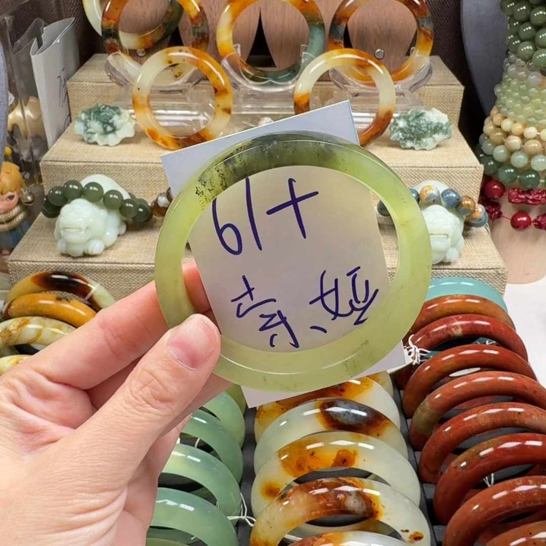 索***娅蛇纹石玉未镶嵌手镯