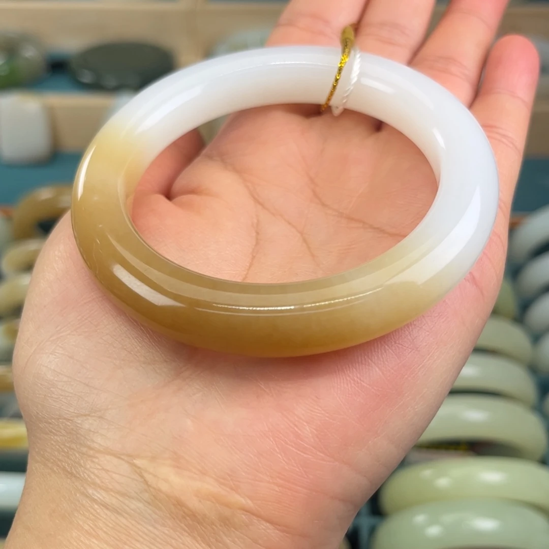 和田玉（糖玉）未镶嵌手镯