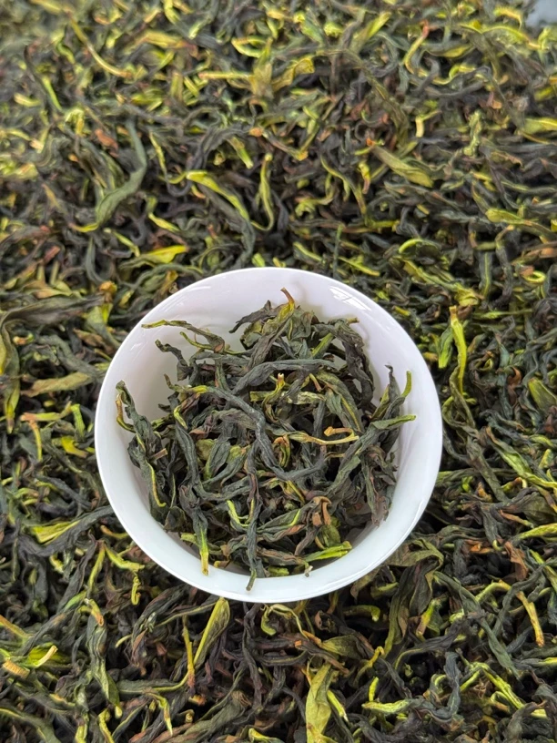 抽湿春茶鸭屎单丛茶/花香浓郁，甘甜鲜爽
