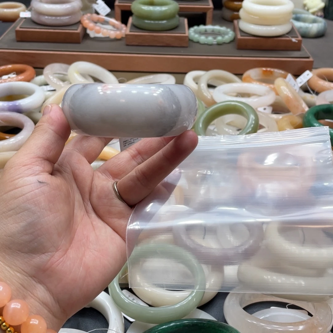 摆***D未镶嵌手镯石英质玉