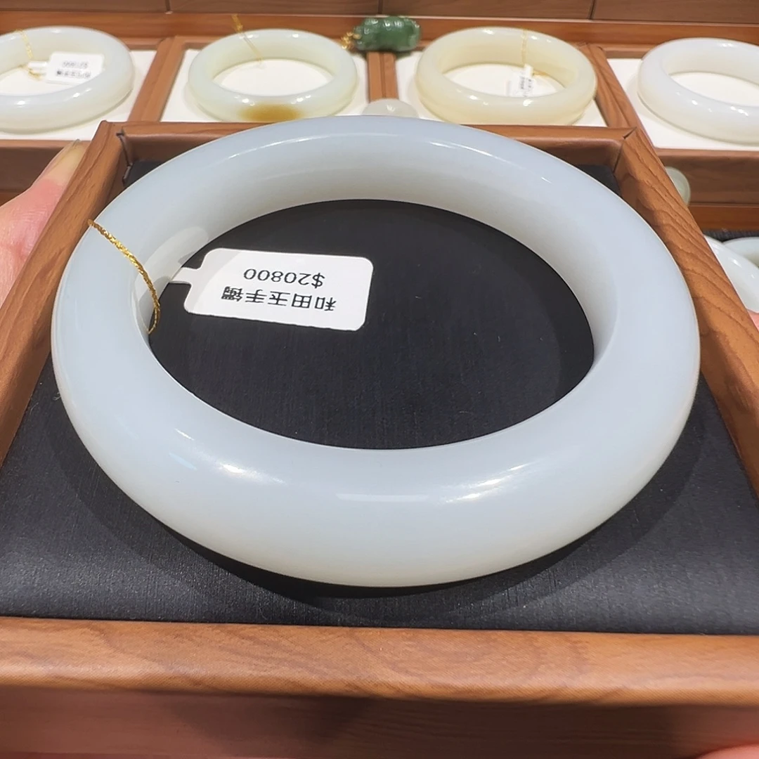 和田玉未镶嵌手镯