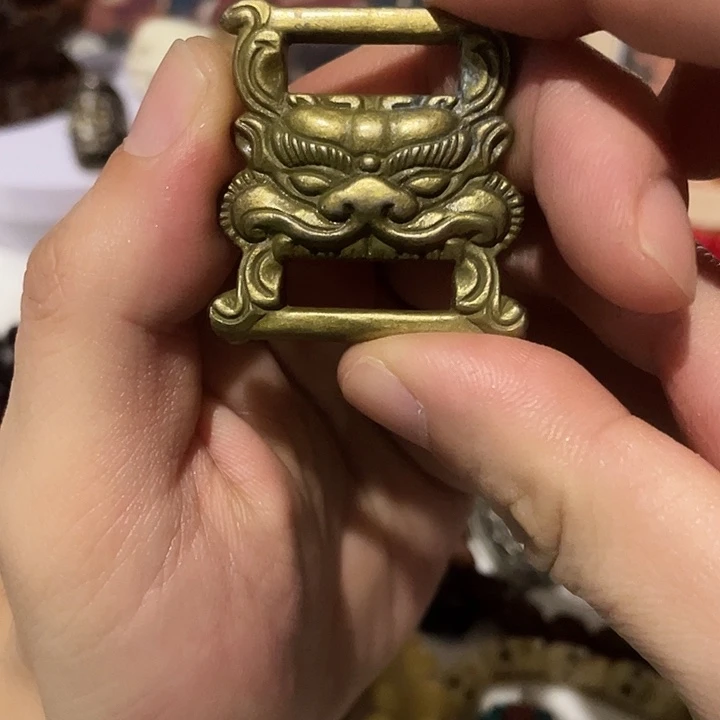 支巴扎黄利马铜扣子