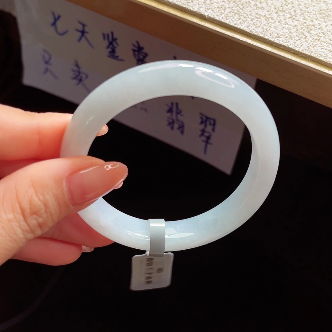 翡翠手镯未镶嵌手镯