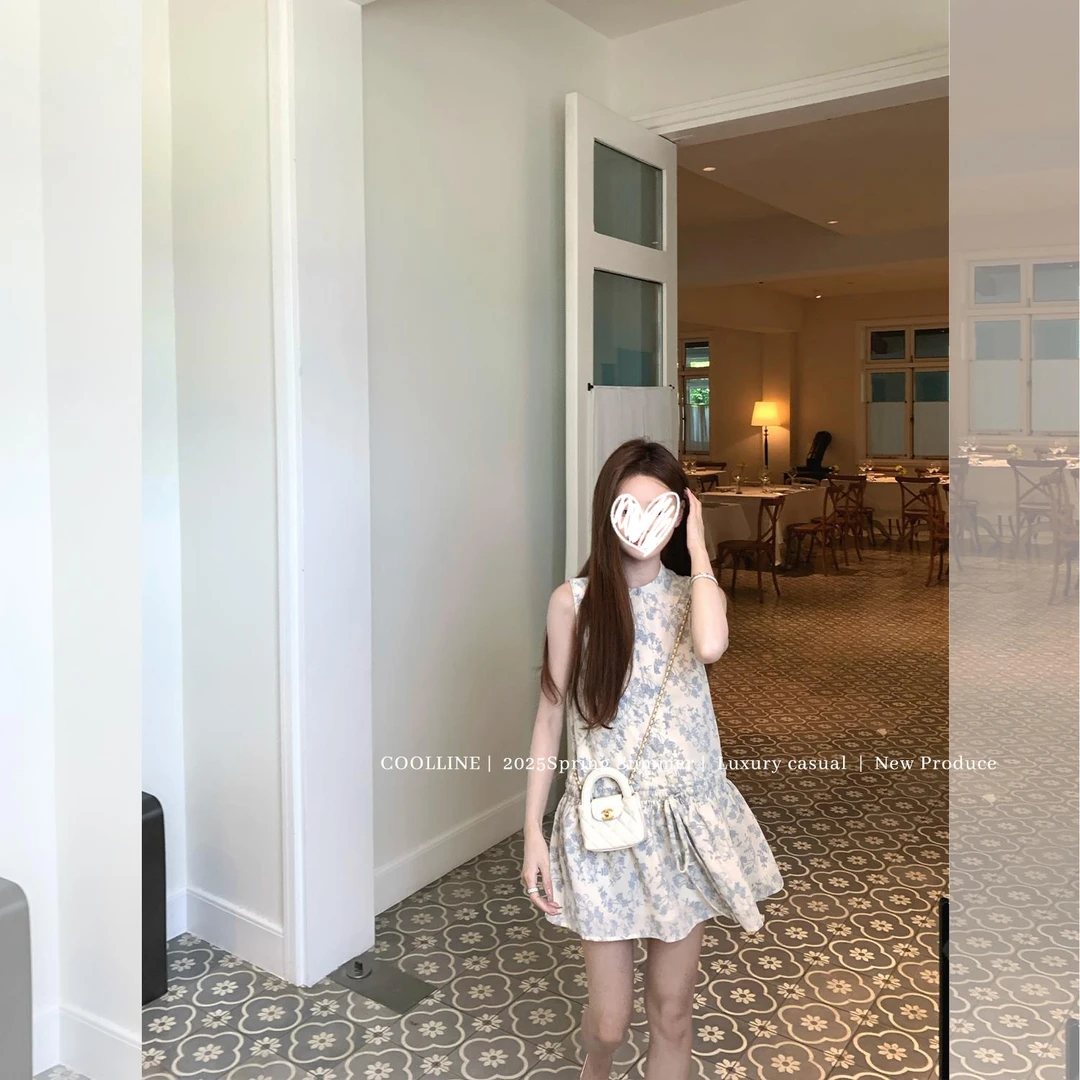 A盈盈夏日青花瓷中式印花清凉设计感圆领休闲减龄A字系带裙连衣裙