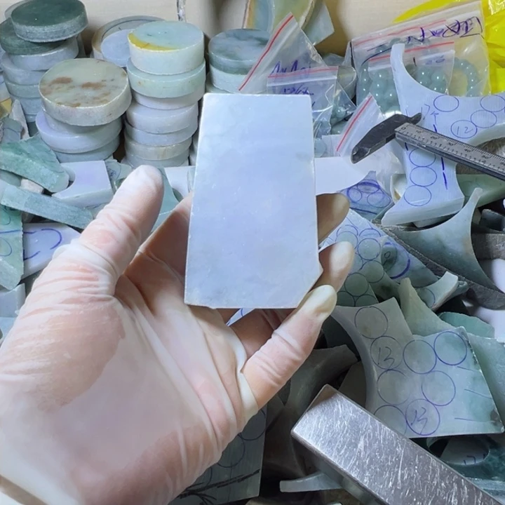 颈饰未镶嵌翡翠郎**浪