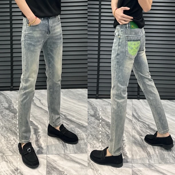 「春夏新品」男士修身小直筒蓝色水洗时尚牛仔裤后兜万针刺绣