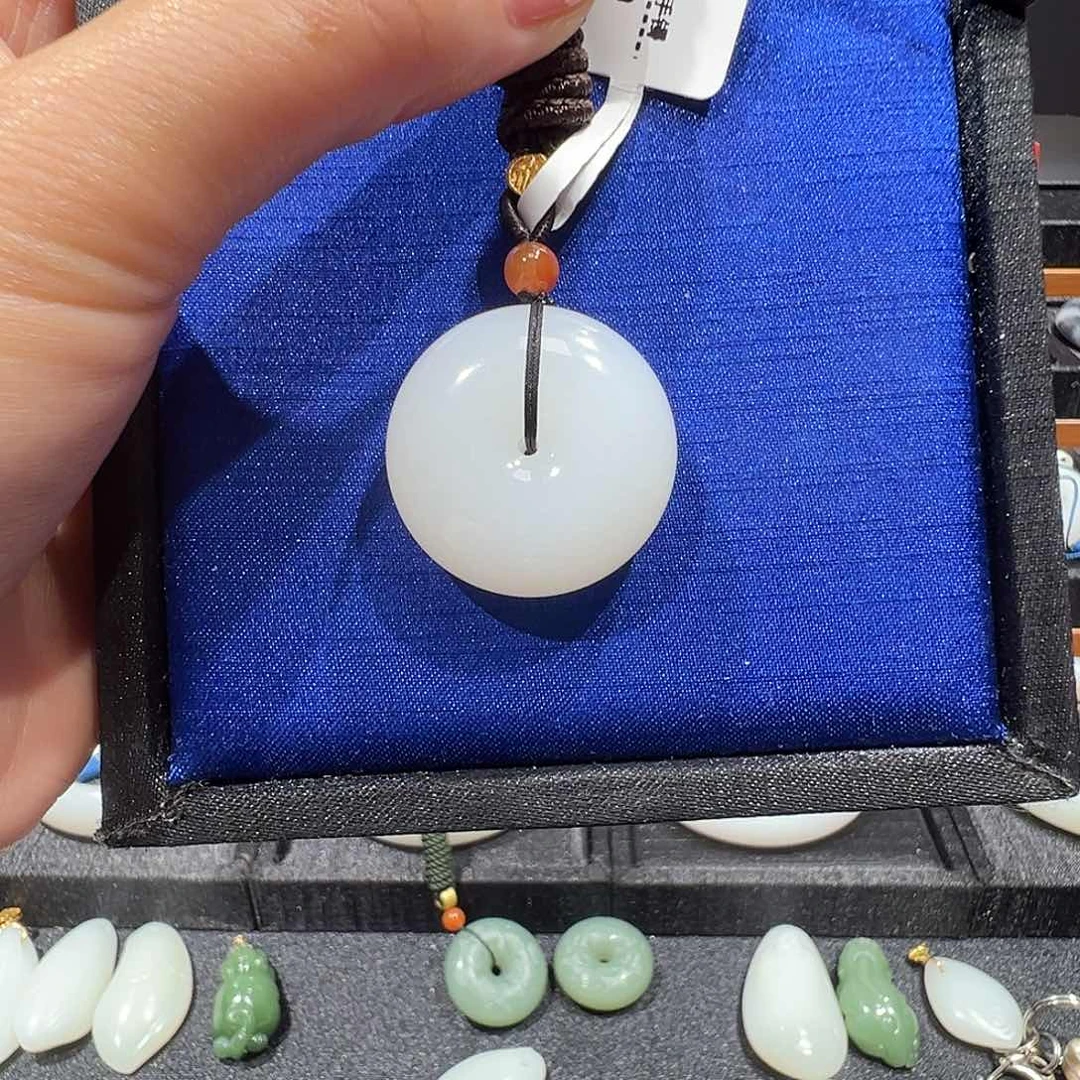 柒****和田玉未镶嵌颈饰