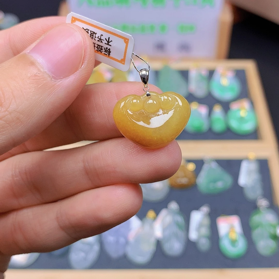 翡翠18K金镶嵌颈饰翡翠