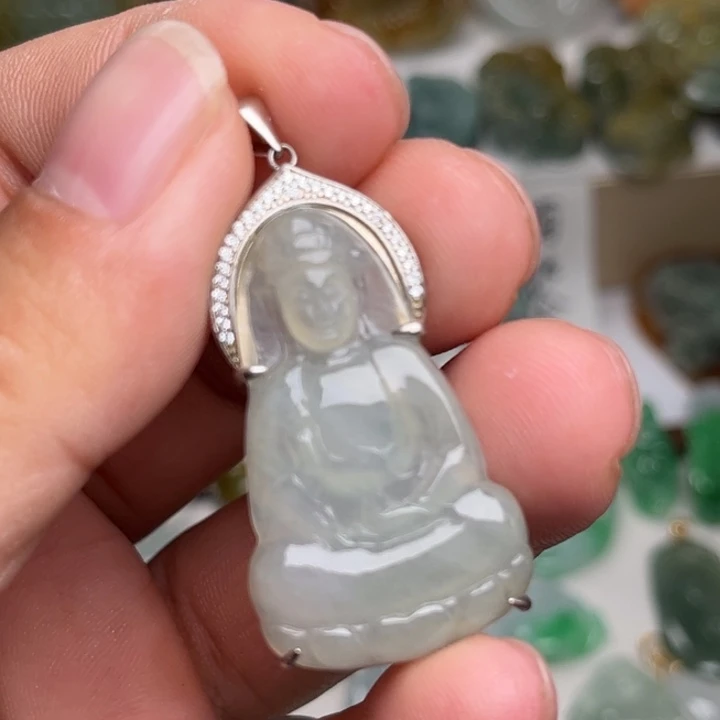 翡翠未镶嵌颈饰素衣观音
