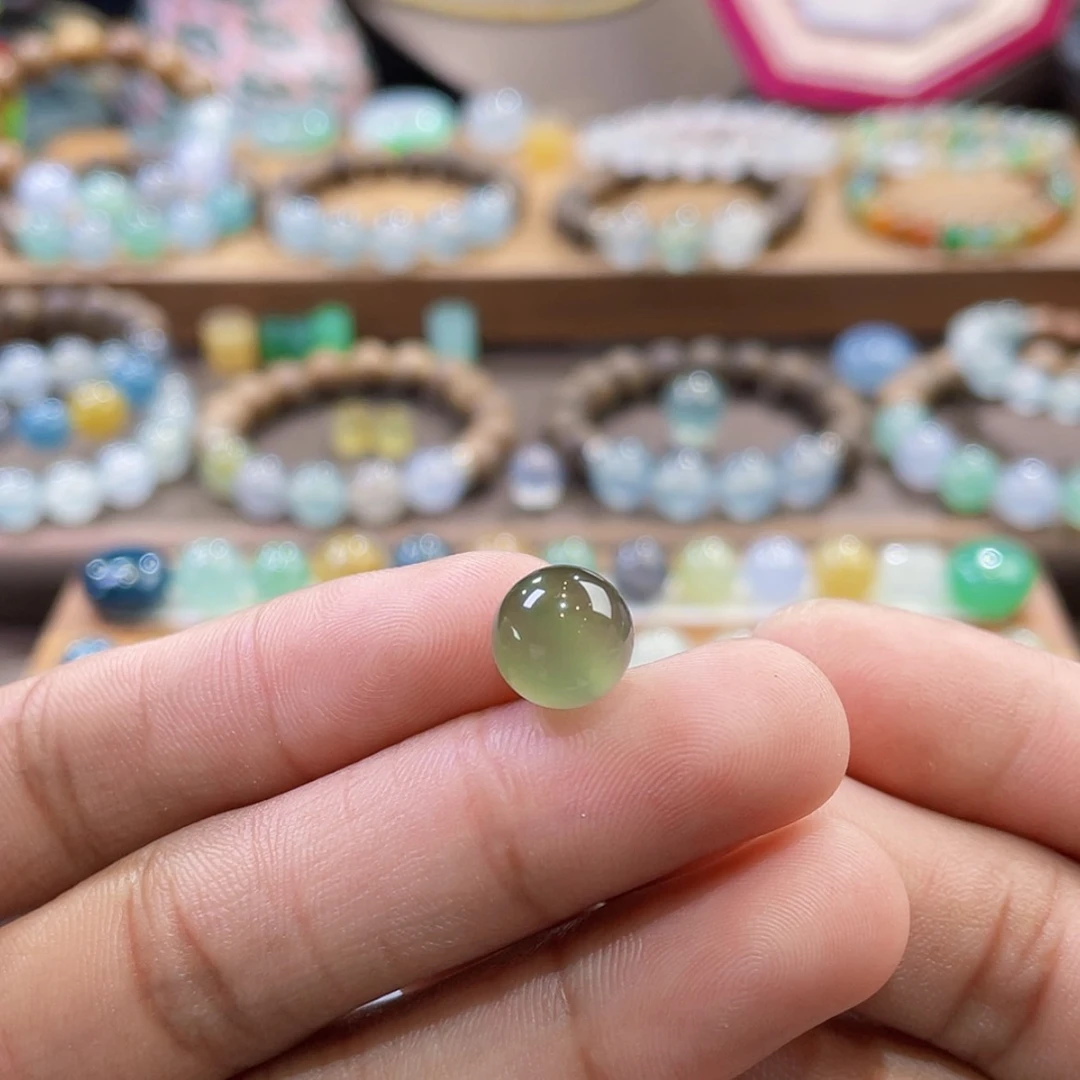【闪购商品】翡翠颈饰未镶嵌橄榄绿