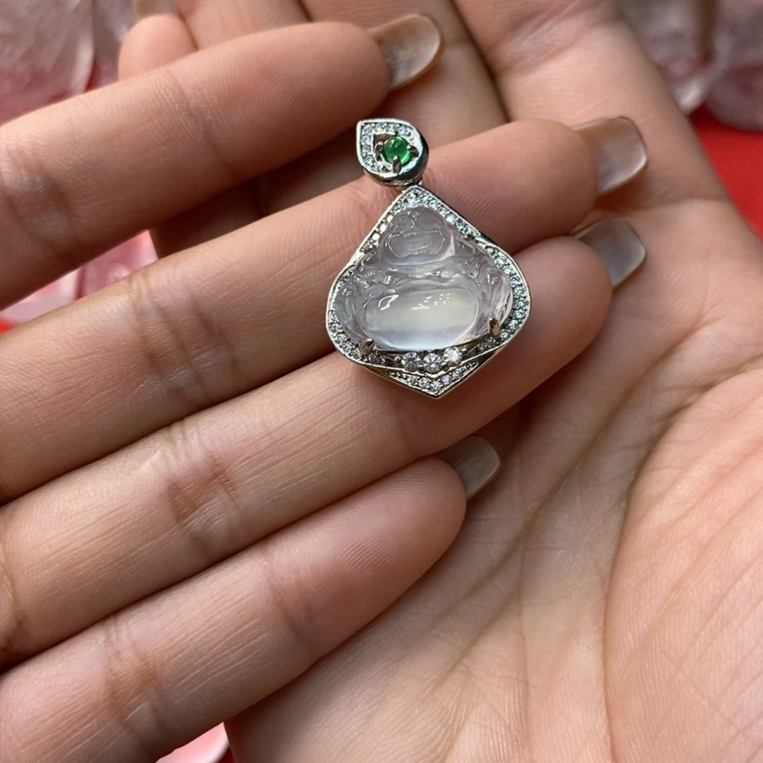 石英质玉合金吊坠