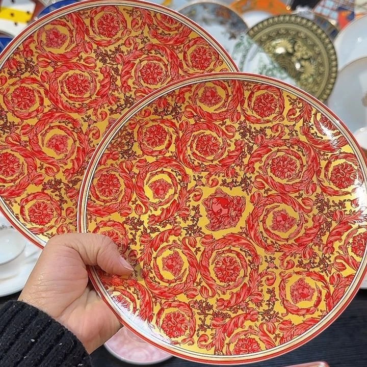 两个餐盘餐盘餐盘餐盘