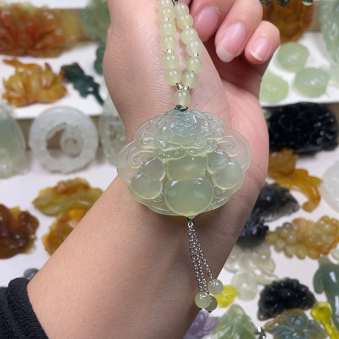 蛇纹石玉未镶嵌颈饰