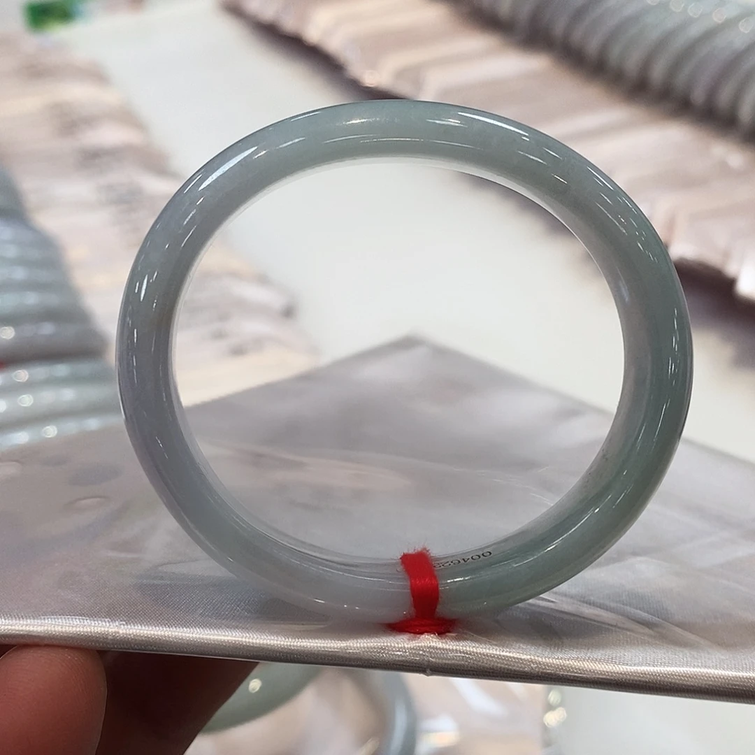 翡翠未镶嵌手镯贵妃