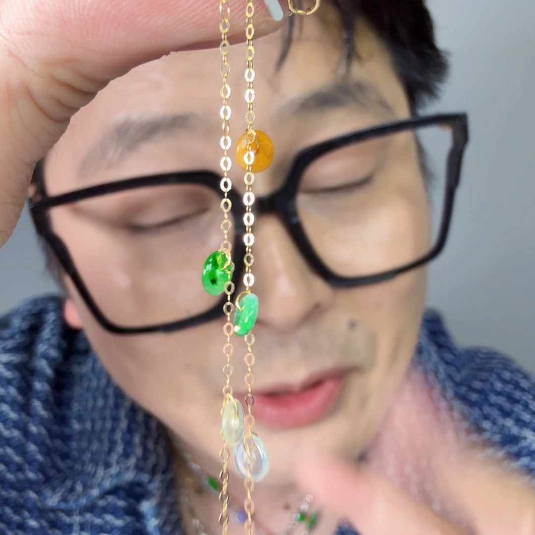 翡翠18K金镶嵌颈饰一件