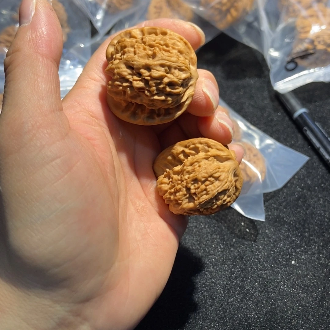 文玩核桃吊坠野狼核桃50