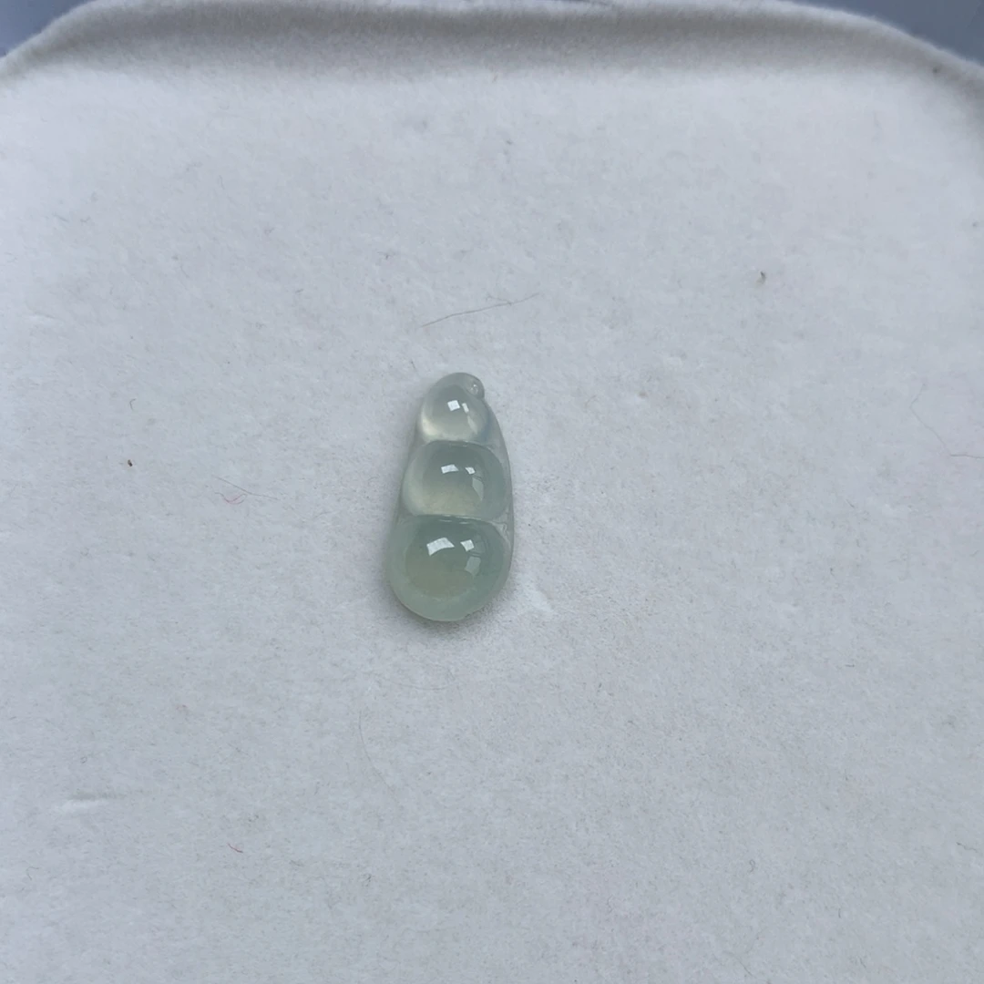 翡翠未镶嵌颈饰豆