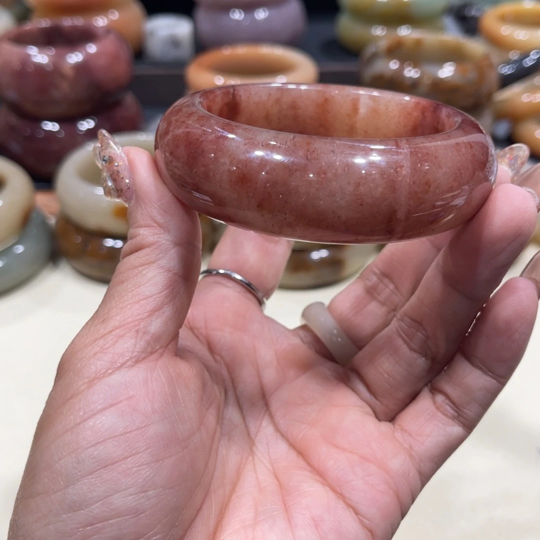 未镶嵌手镯石英岩玉