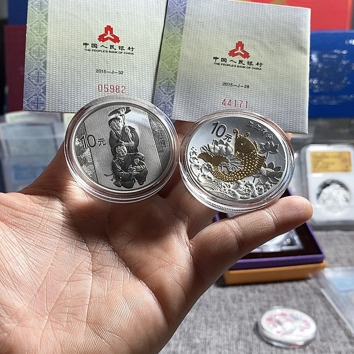 纯银胡****恋无盒带证书15年和合二仙+15鱼裸币各一枚